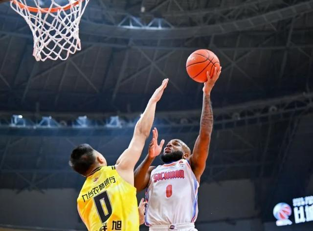 NBA季后赛今夜走向成谜，四川男篮外线爆发，更衣室稳定，心理建设被强调的简单介绍