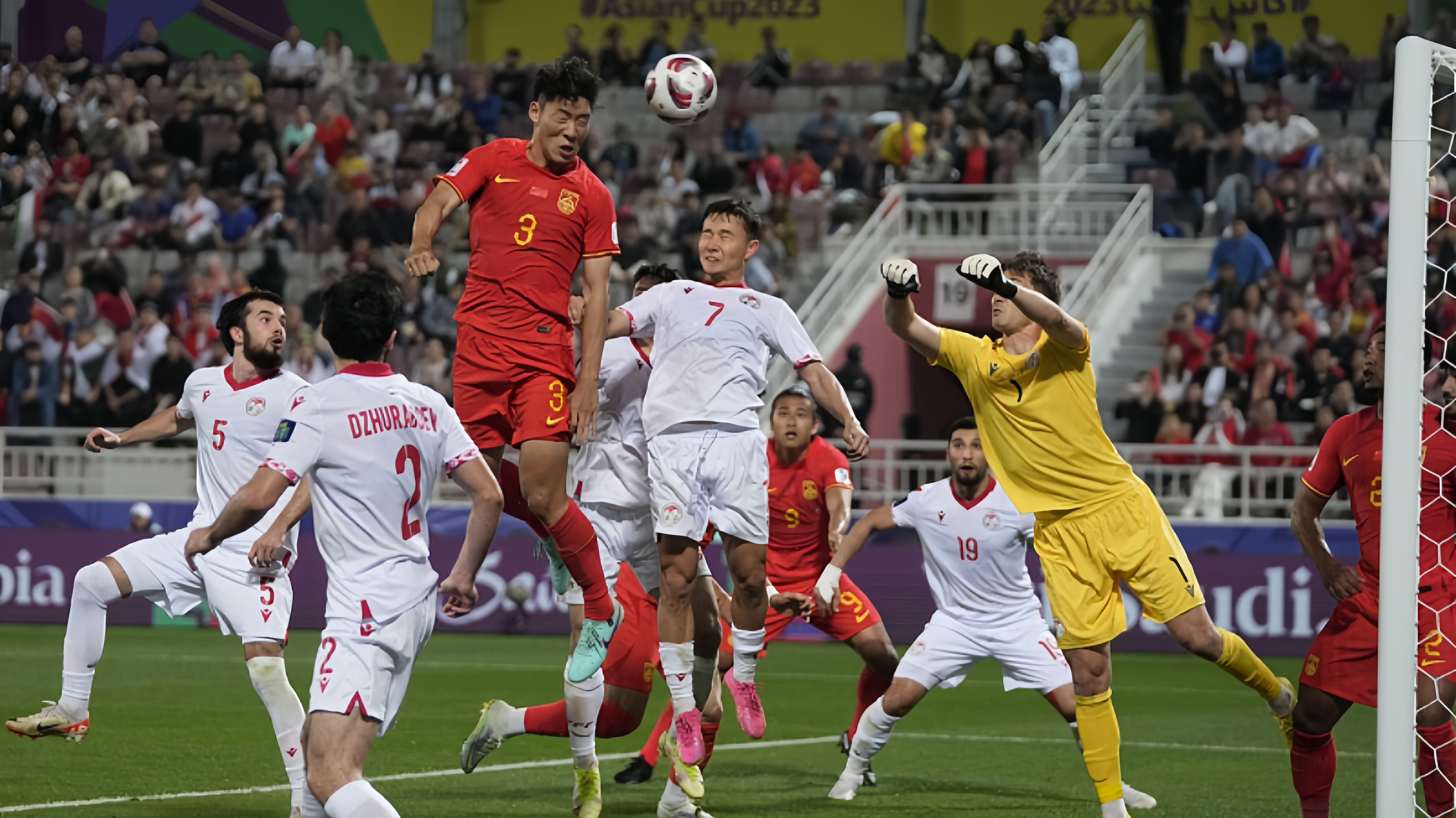 包含关键战体能课后，日本国家队火线驰援备战足总杯，底气十足，阵容厚度经受考验的词条