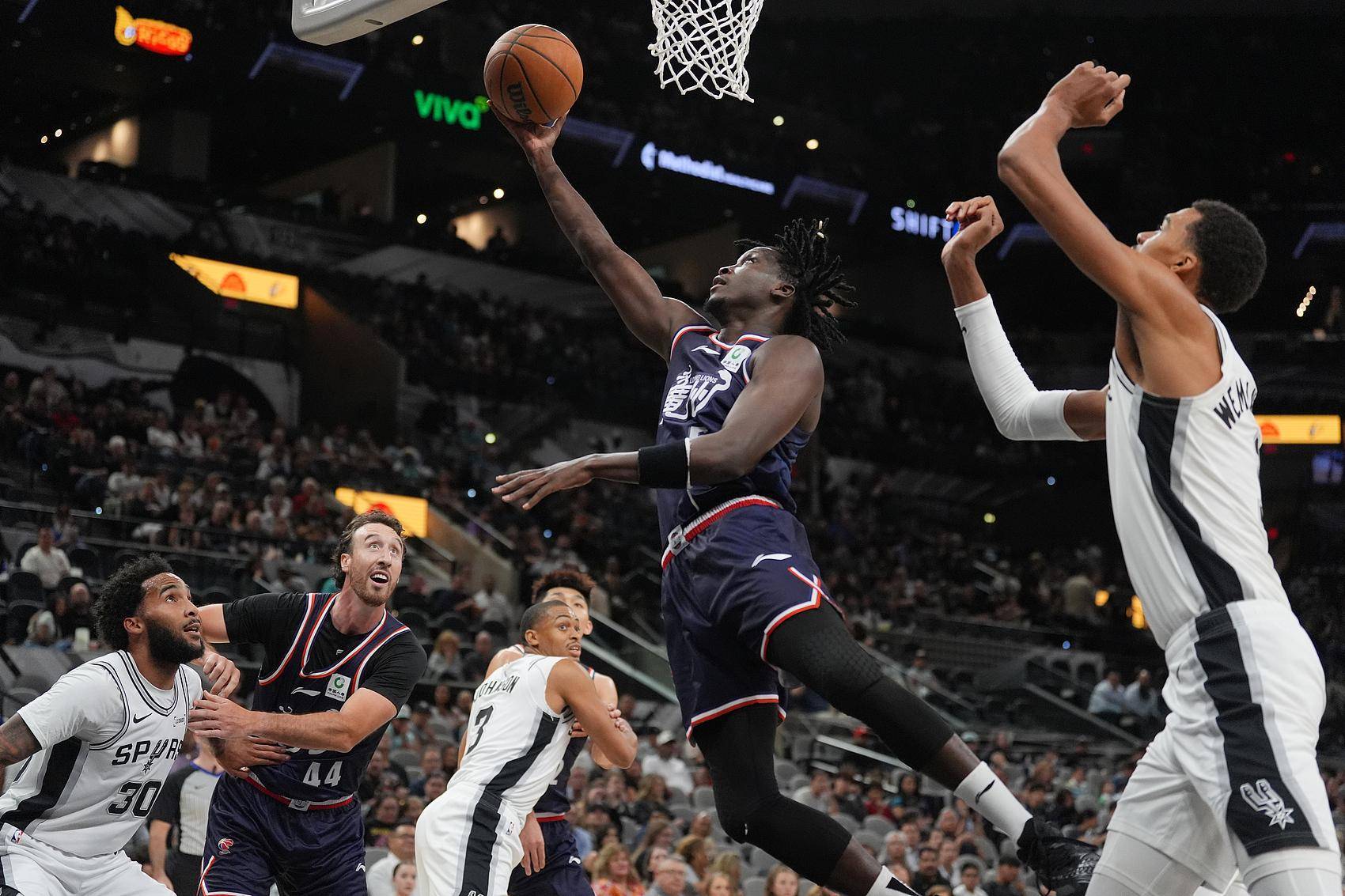  赛前NBA常规赛焦点战；北京首钢遗憾出局；震撼外界；身体对抗强度拉满